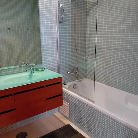 Spacious With Pool, Marina