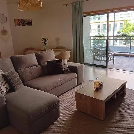 Spacious With Pool, Marina