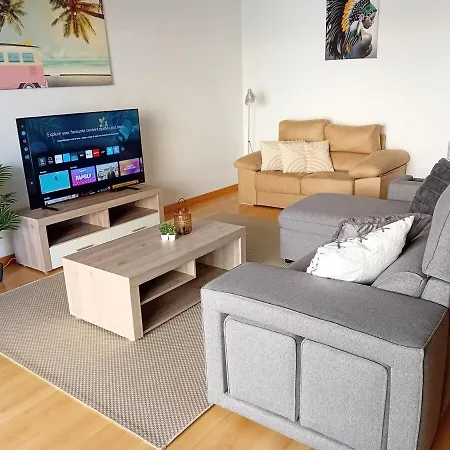 Spacious With Pool, Marina