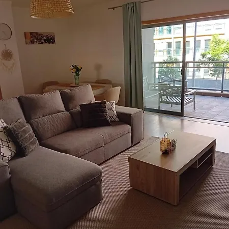 Spacious With Pool, Marina Apartmán